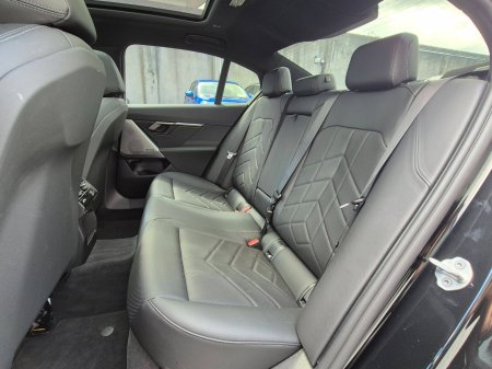 2025 BMW i5 - photo 20