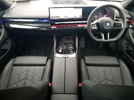 2026 BMW 5-Series - photo 4