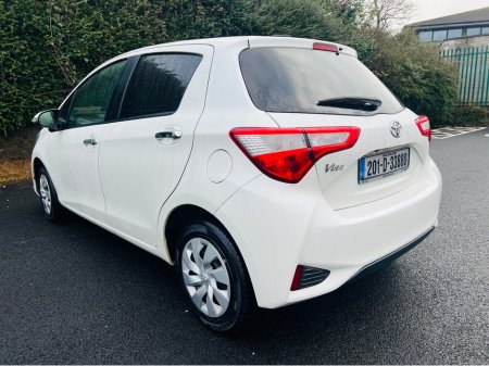 2020 Toyota Vitz - photo 10
