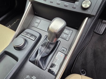 2017 Lexus IS - photo 14