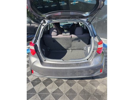 2017 Toyota Vitz - photo 16