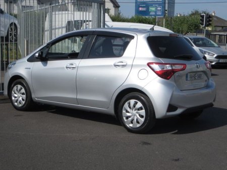 2019 Toyota Vitz - photo 8