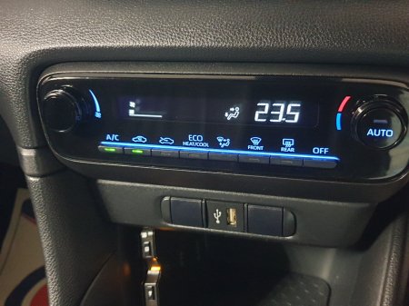 2021 Toyota Yaris - photo 16