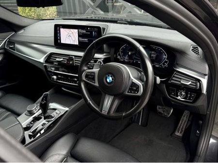 2021 BMW 5-Series - photo 14