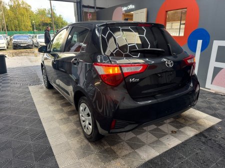 2018 Toyota Vitz - photo 5