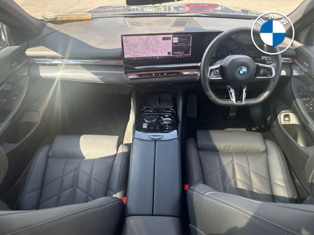 2024 BMW 5-Series - photo 4