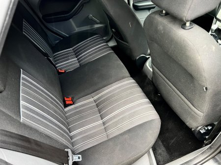 2010 Ford Focus - photo 8