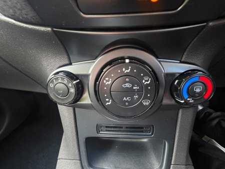 2014 Ford Fiesta - photo 15
