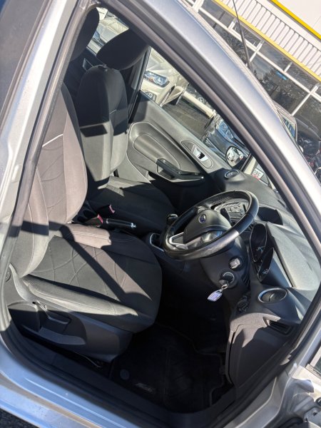 2015 Ford Fiesta - photo 14
