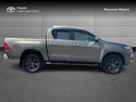 2025 Toyota Hilux - photo 3