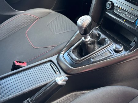 2017 Ford Focus - photo 22