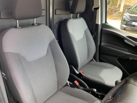 2023 Ford Transit Courier - photo 15