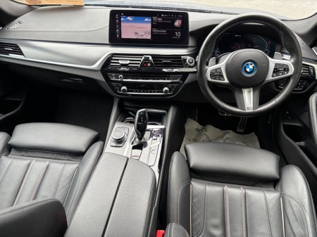 2022 BMW 5-Series - photo 10