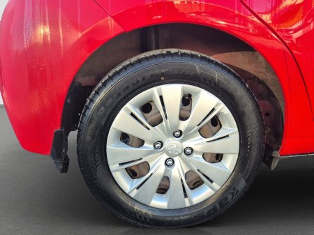 2015 Toyota Yaris - photo 12