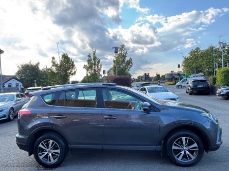 2017 Toyota RAV4 - photo 4