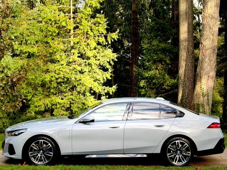 2024 BMW 5-Series - photo 38
