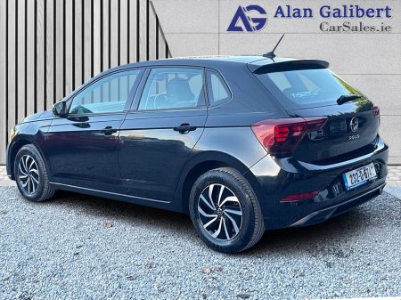 2023 Volkswagen Polo - photo 2