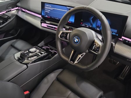 2025 BMW 5-Series - photo 6