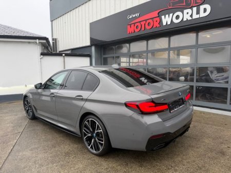 2022 BMW 5-Series - photo 2