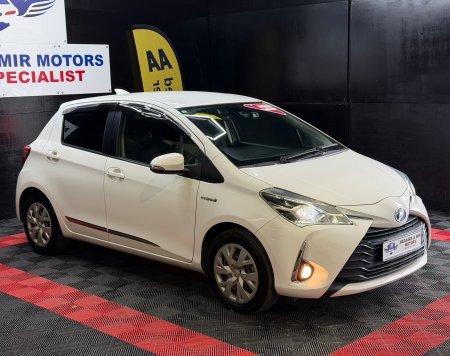 2017 Toyota Vitz - photo 18