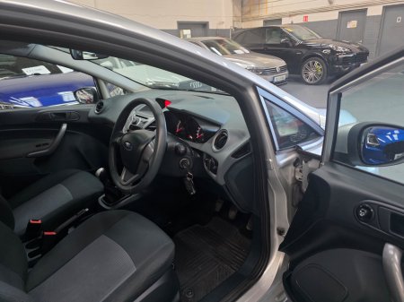 2011 Ford Fiesta - photo 11