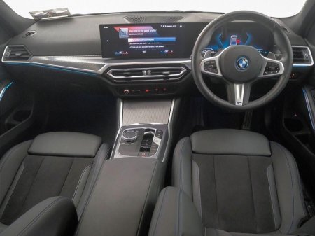 2025 BMW 3-Series - photo 4