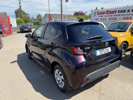 2020 Toyota Yaris - photo 2
