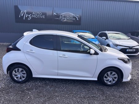 2021 Toyota Yaris - photo 2