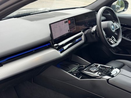 2024 BMW 5-Series - photo 5