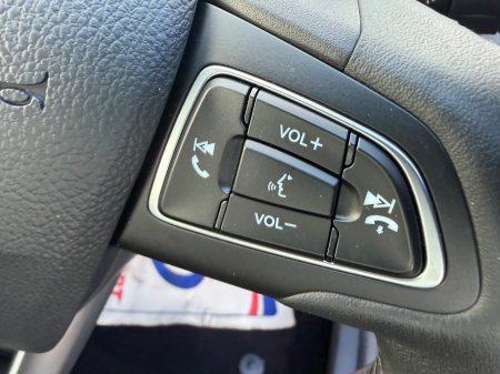 2017 Ford Focus - photo 11