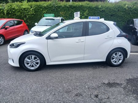2023 Toyota Yaris - photo 2