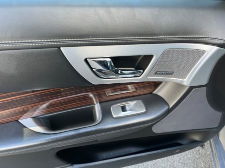 2015 Jaguar XF - photo 23