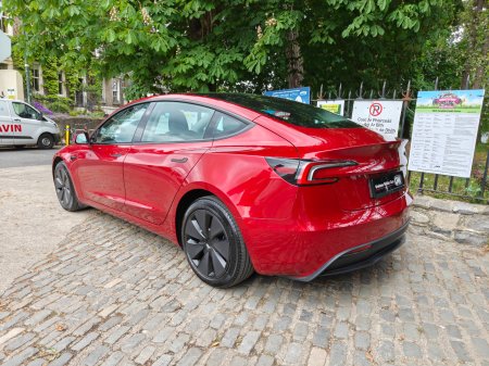 2025 Tesla Model 3 - photo 2