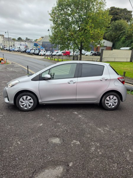 2018 Toyota Vitz - photo 5