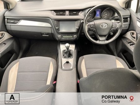 2016 Toyota Avensis - photo 2