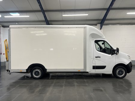 2018 Nissan NV400
