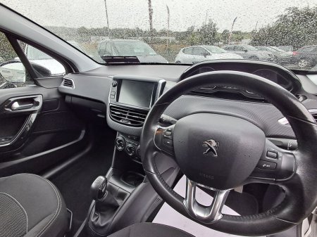 2017 Peugeot 208 - photo 9