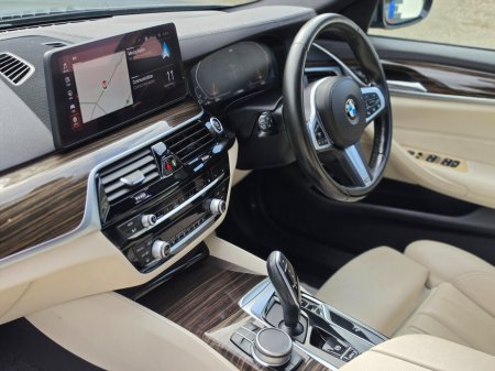 2022 BMW 5-Series - photo 14