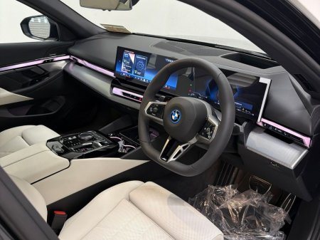 2026 BMW 5-Series - photo 6
