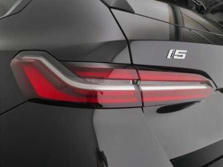 2025 BMW i5 - photo 19
