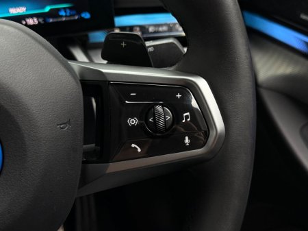2024 BMW 5-Series - photo 20