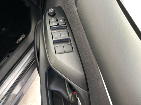 2025 Toyota Yaris - photo 12