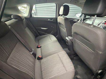 2011 Opel Astra - photo 15
