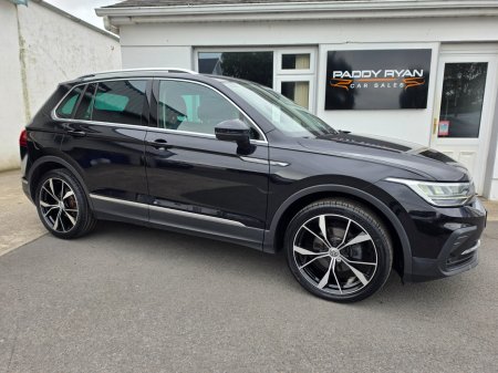 2023 Volkswagen Tiguan - photo 2