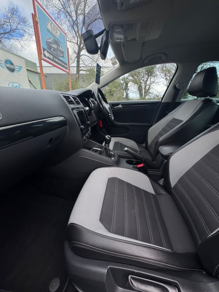 2017 Volkswagen Jetta - photo 23