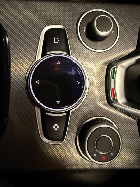 2025 Alfa Romeo Stelvio - photo 17