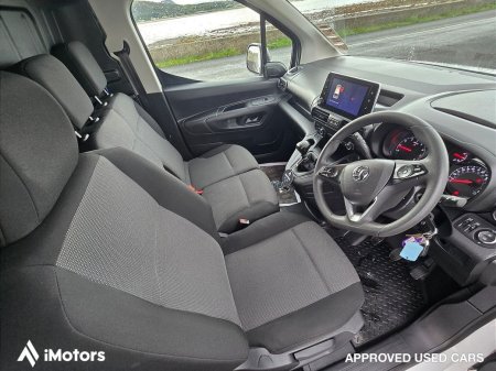 2022 Vauxhall Combo - photo 10