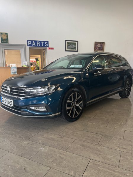2022 Volkswagen Passat - photo 2