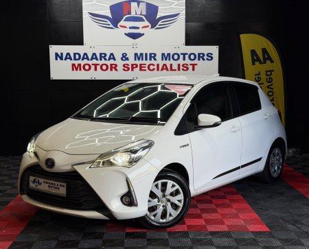 2017 Toyota Vitz - photo 2