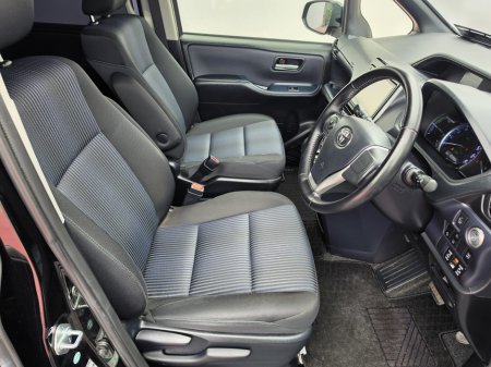 2016 Toyota Voxy - photo 35